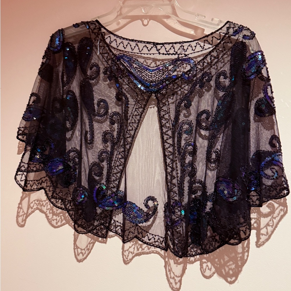 Lace and sequin shawl capulet - Picture 2 of 4